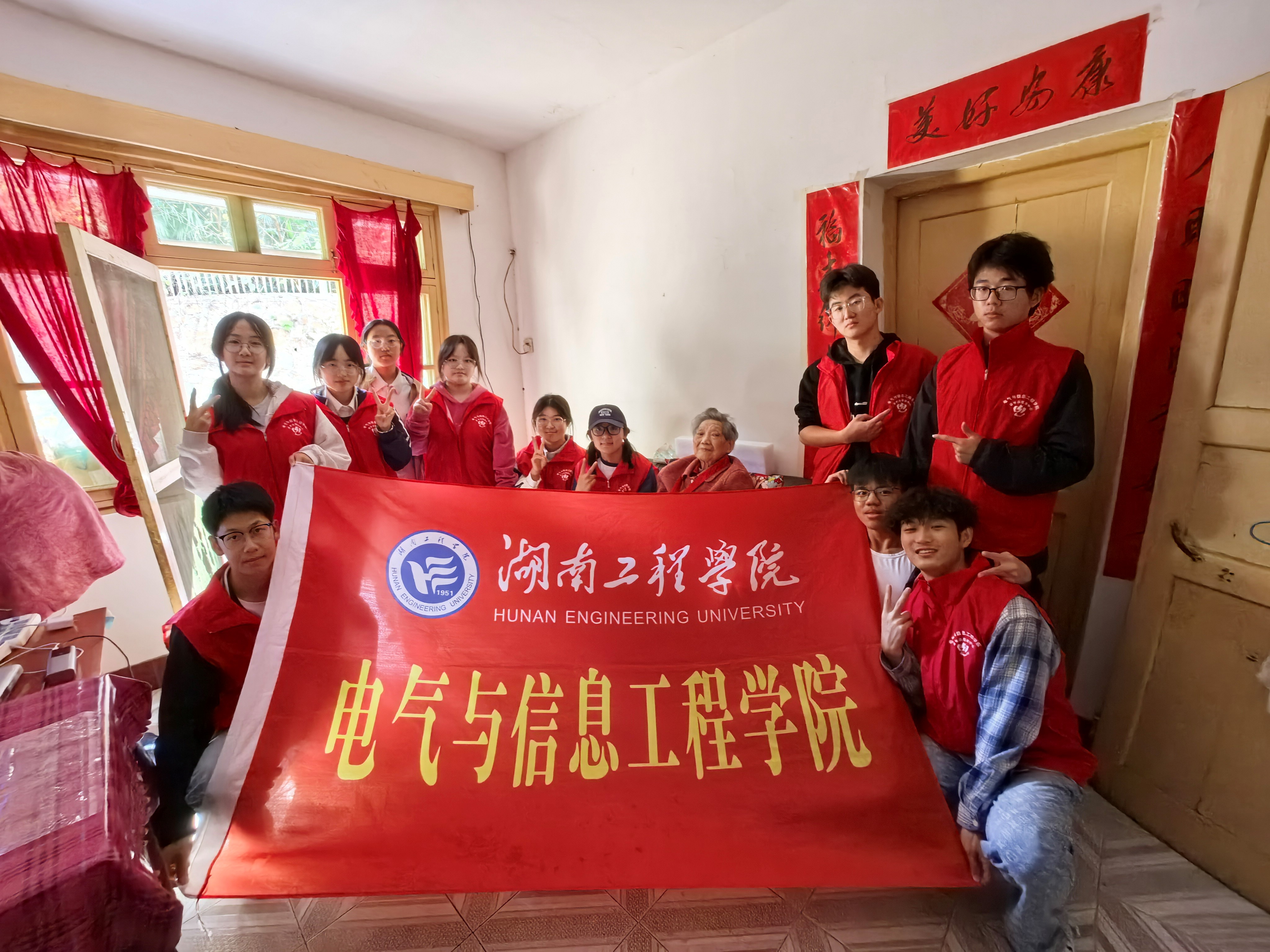 青春踐初心 薪火永相傳—— 0638太陽集團官網開展青年志愿者看望老黨員主題活動